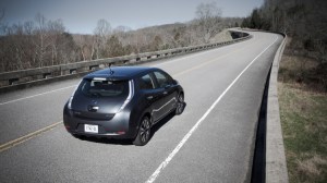 2013-nissan-leaf-08
